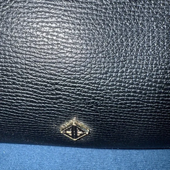 Antonio Melani Black Leather Tote Bag NWT w/ zipper pouch, and shoulder strap - Picture 7 of 8